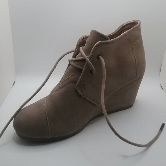 Toms Beige Booties, Size 6 - Picture 1 of 9